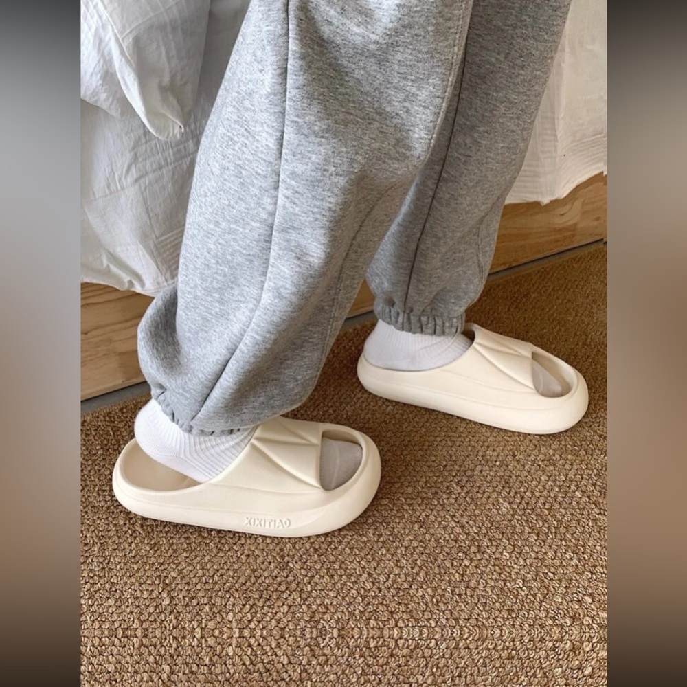 White Single Band Slides